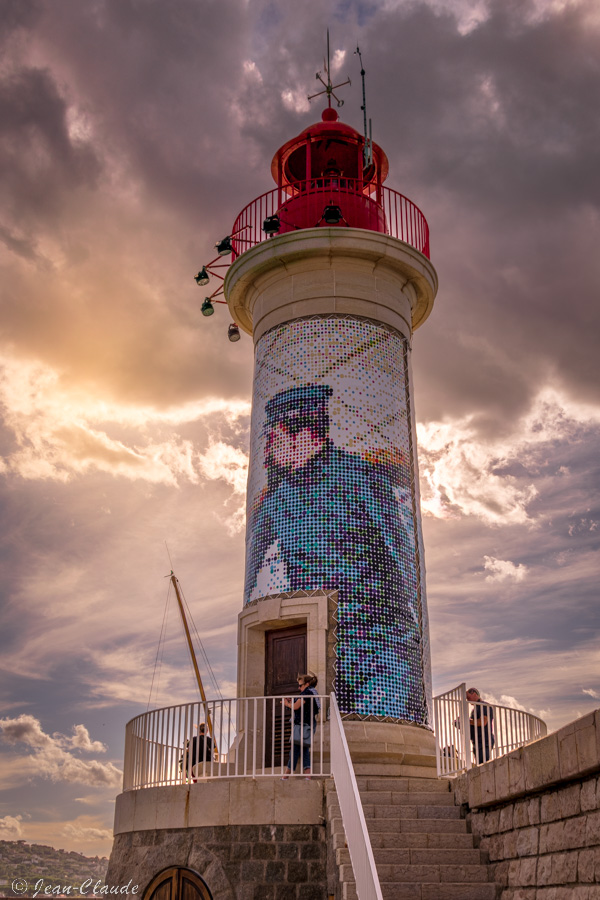 Le street artist KAN habille le phare de Saint-Tropez en 2022