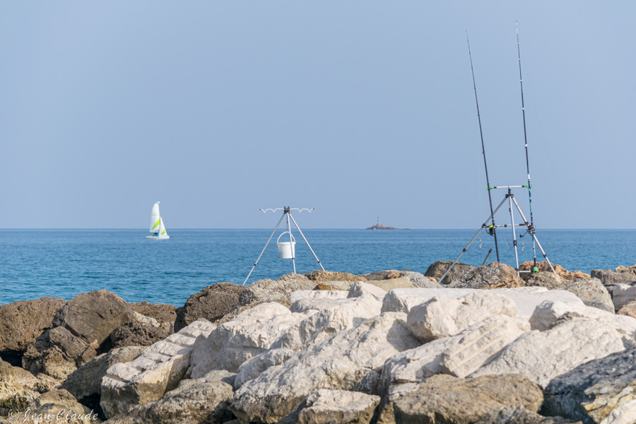 Surfcasting sur l'épi rocheux de la Favière à Bormes les Mimosas, mars 2022