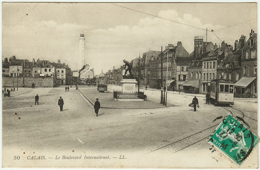 50 Calais - Le Boulevard International. - LL (cachet de la poste 1914)