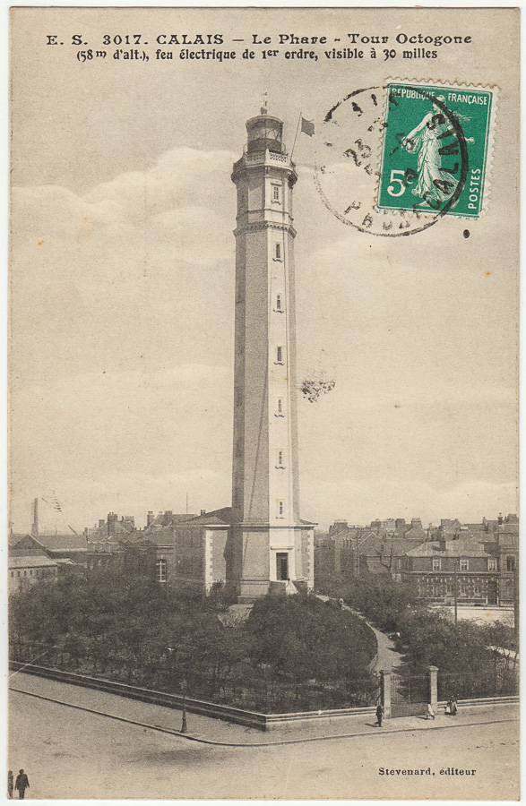 E.S. 3017. Calais - Le Phare - Tour Octogone (58m), feu électrique de 1er ordre, visible à 30 milles.