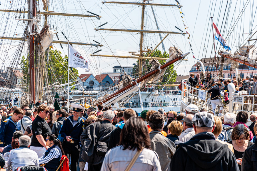 La foule le long des quais - Escale à Dunkerque