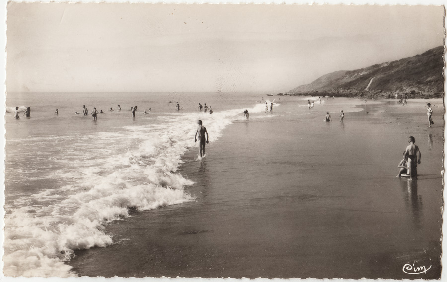 Equihen-Plage (P.-de.C.) 5065 - La grande Plage vers Le Portel - CIM Combier IMP. Macon (S.-et.L.)