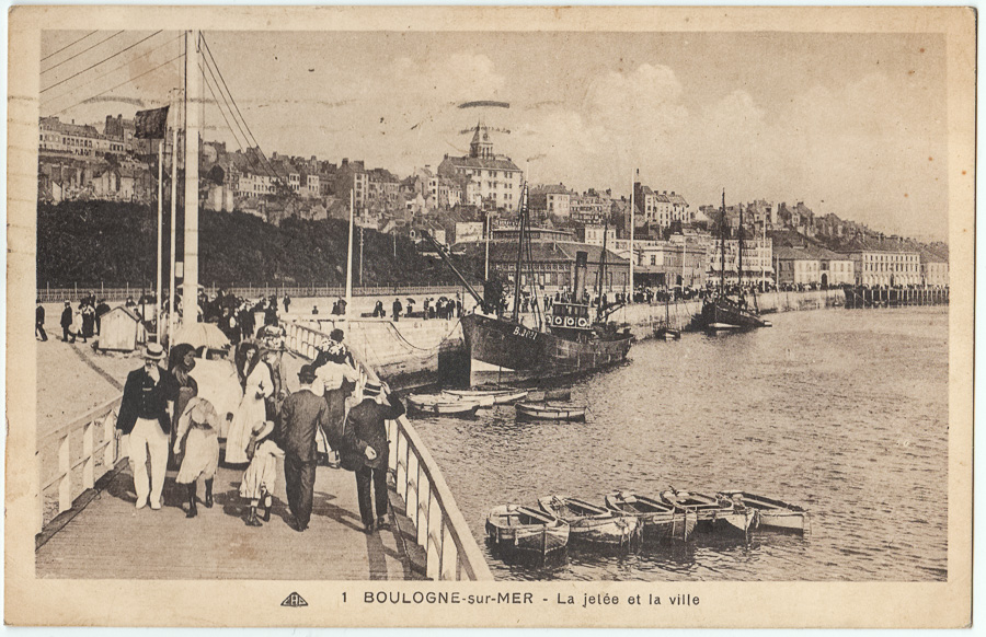 Carte postale ancienne : 1 Boulogne-sur-Mer - La jetée et la ville. Ed Galeries de Paris (cachet de la Poste 1934)