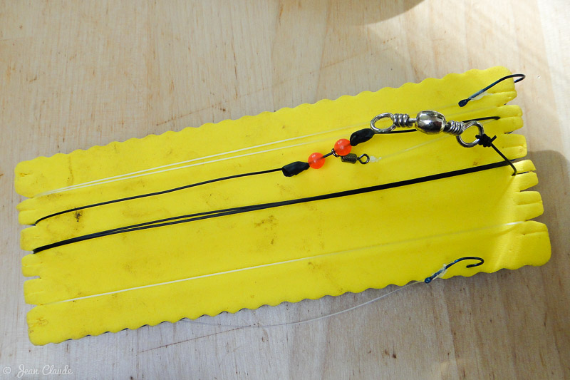 Ligne de surfcasting enroulée sur un plioir