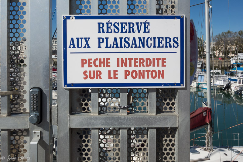 Panneau pêche non autorisée sur les pontons, Deauville