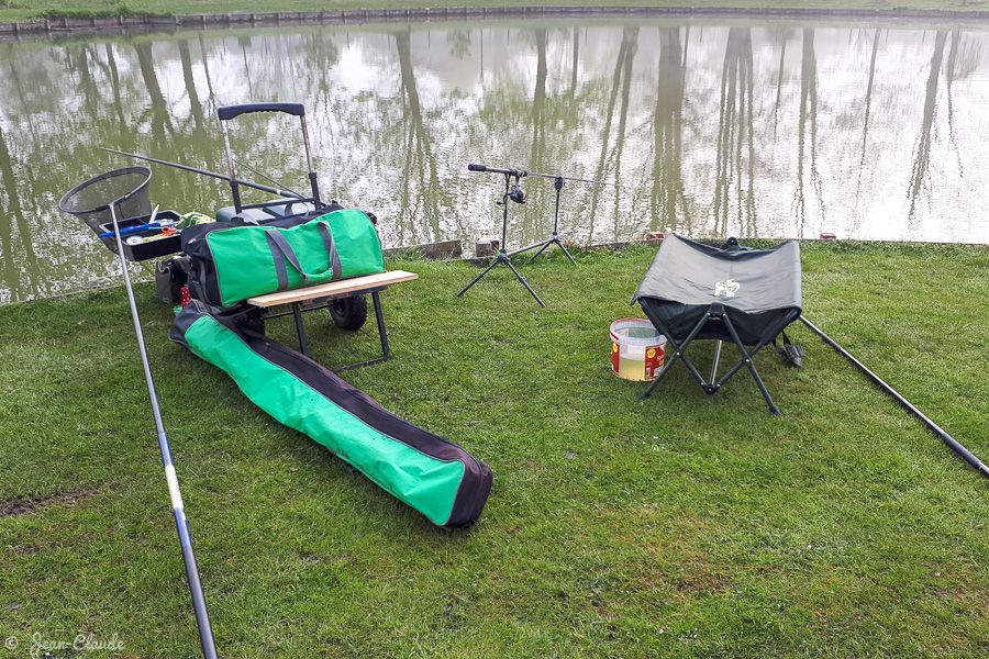 Bien installé pour une partie de pêche