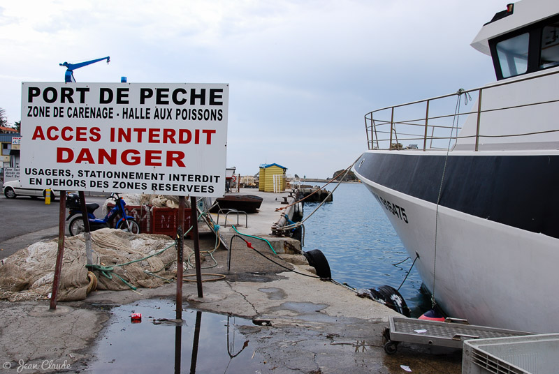 Quai de la criée interdit. - Port-Vendres, 2009