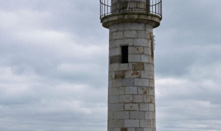 L'ancien feu de la cale de la Fenêtre à Cancale