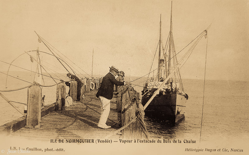 CP Ile de Noirmoutier (Vendée) - Vapeur à l'estacade du Bois de la Chaise1.N.1 Couillon, phot.-édit. Héliotypie Dugas et Cie,Nantes