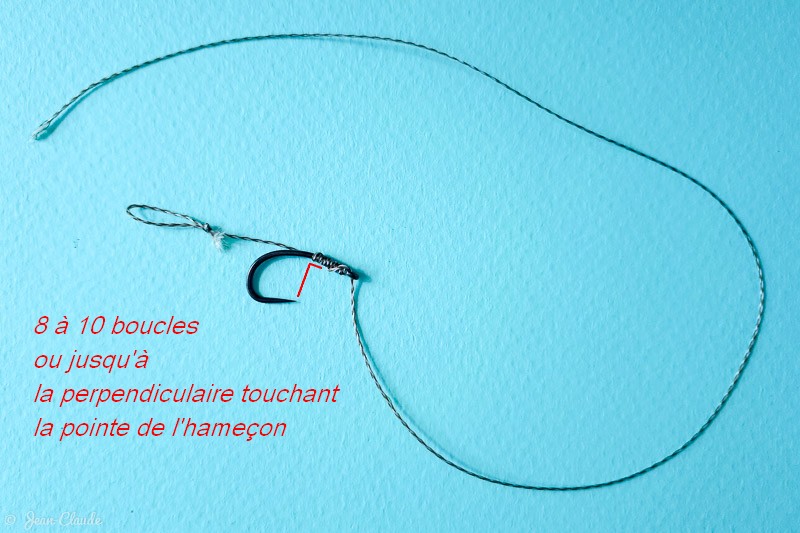 Point 4 - Réaliser un noeud sans noeud sur l'hameçon et couper la tresse à environ 35 cm