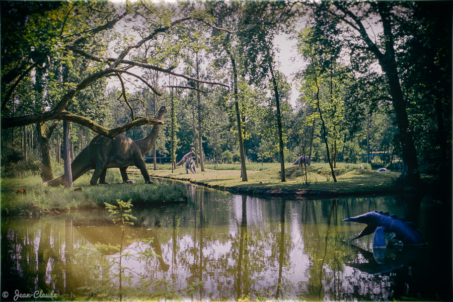 Les Dinosaures dans le parc de Saint-Vrain. - Vue générale, 1982