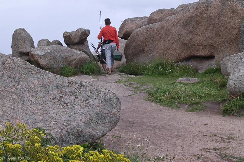 Pêcheurs sur sentier des douaniers de Ploumanac'h