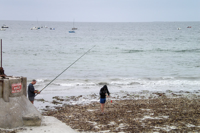 Pêcheur su côté de la Pointe de Mousterlin, 2008