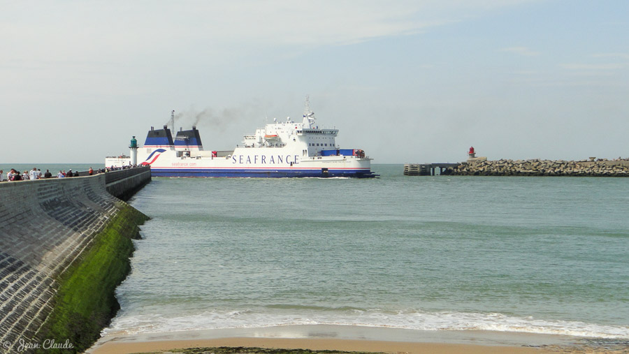Sortie d’un ferry Seafrance - Avant-port de Calais
