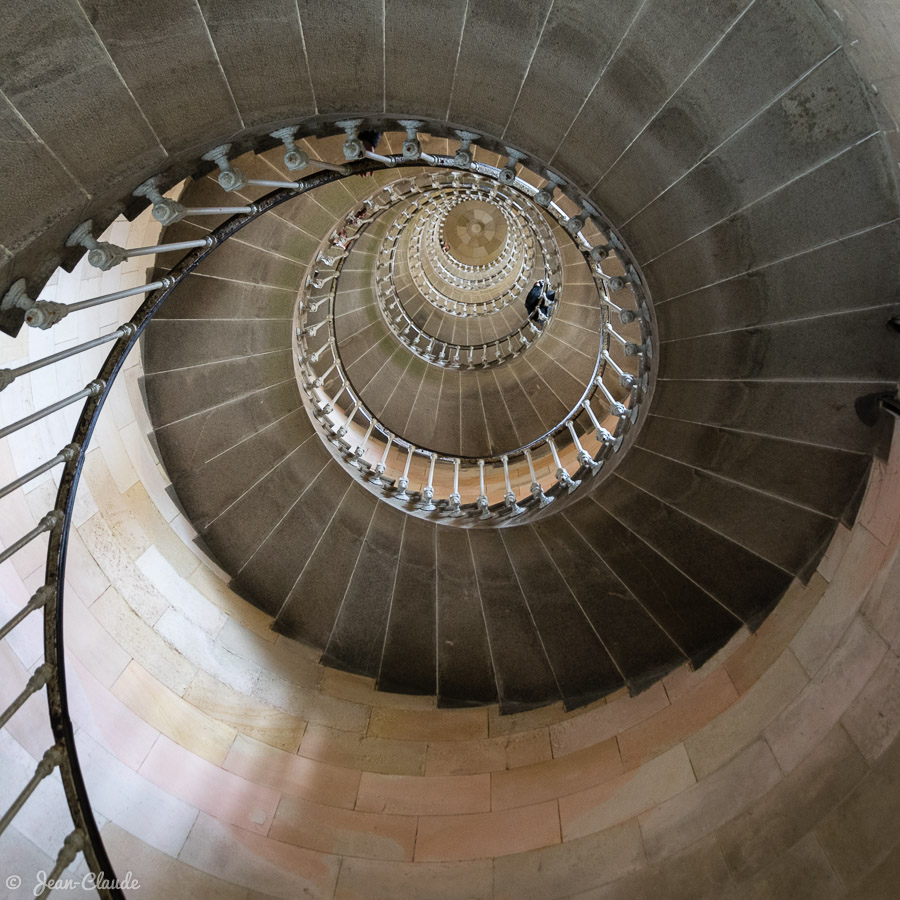 L’escalier du phare des baleines. - Ile de Ré, 2014