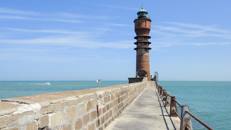 La jetée et le phare de St-Pol, 2015