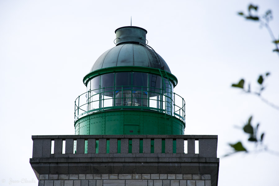 Le phare d’Ailly – lanterne à coupole contemporaine peinte en vert