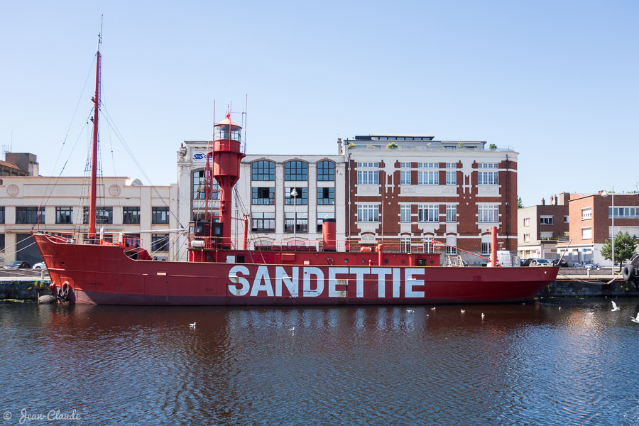 Bateau-feu le Sandettié à quai.