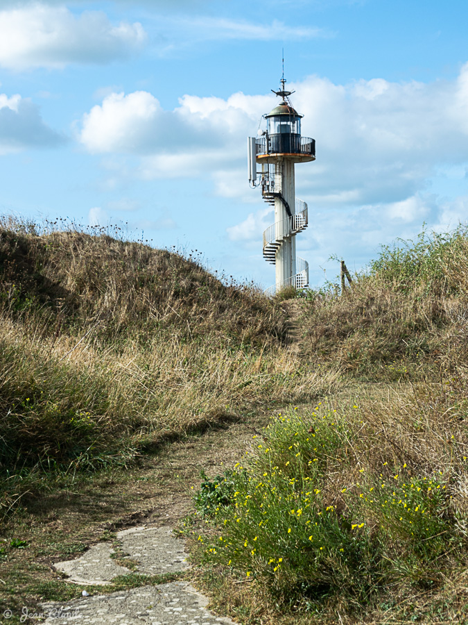 Vue générale sur le phare à la pointe d’Alprech, (Pas-de-Calais) 2019