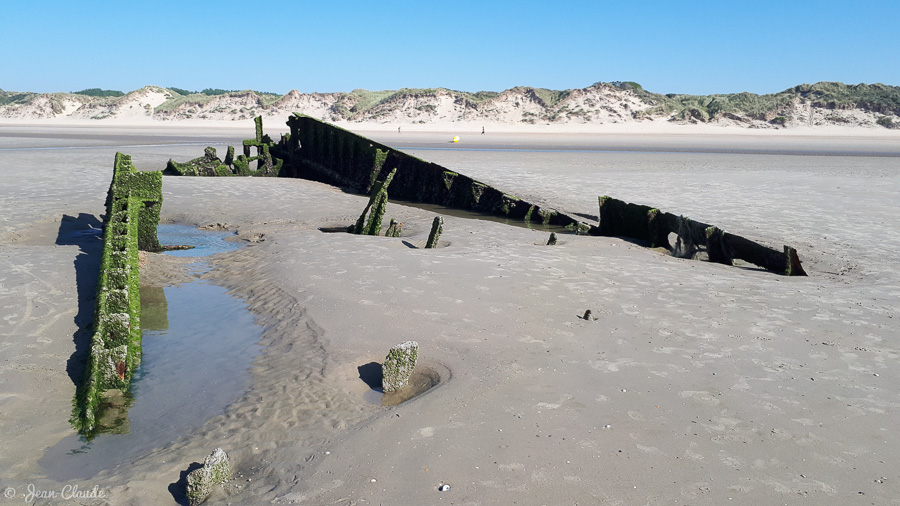 L’épave de la barge « Claude» - abri pour les coquillages et spot de pêche - Zuydcoote, 2020