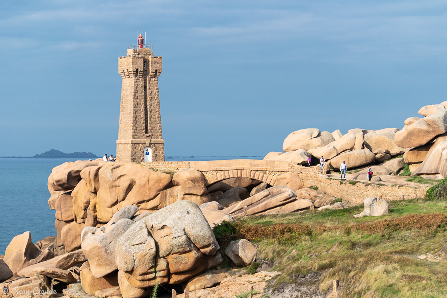 Phare de Mean Ruz sur la Côte de granit rose, 2020