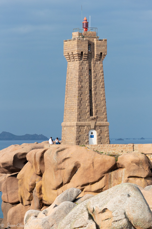 Phare de Mean Ruz construit en granite rose, (Côte d'Armor) 2020