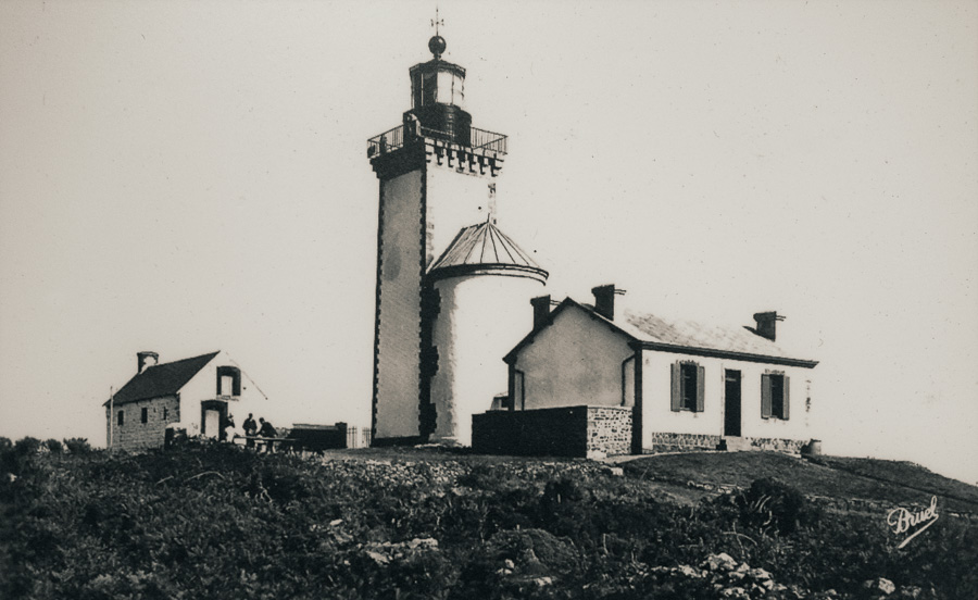 Phare des Sept Iles avant sa destruction par les Allemands le 3 août 1944 (Source : Musée de l’histoire et des traditions de la Bretagne)