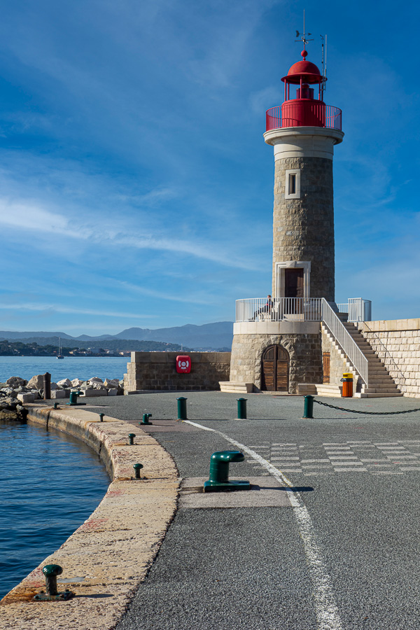 Le phare de Saint-Tropez, 2021 Sony DSC-RX100 - Lens: 28-100mm F1.8-4.9