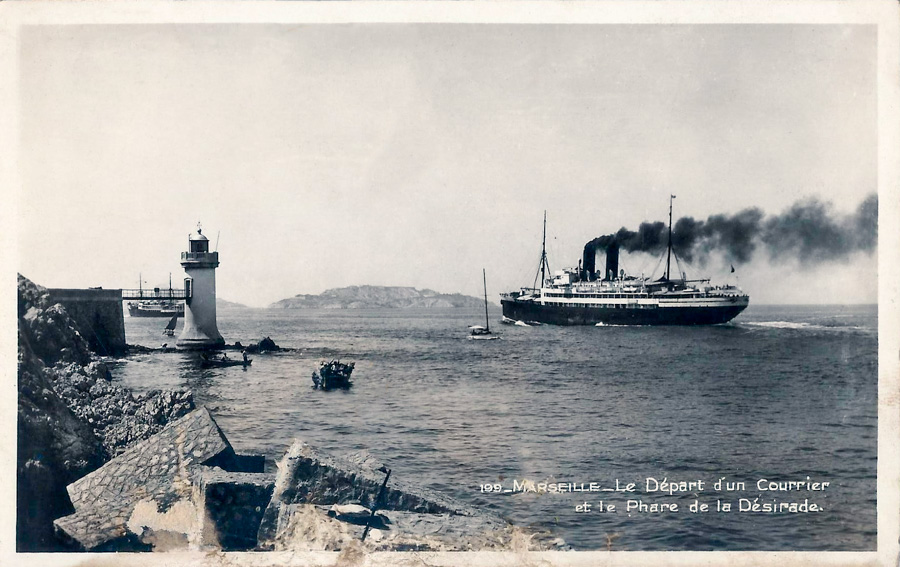 199-Marseille-Le départ d'un courrier et le phare de la Désirade.