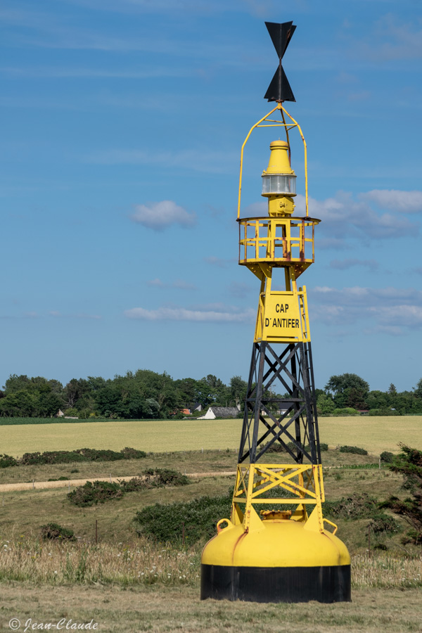 Ancienne balise flottante à proximité du phare d'Antifer, 2022