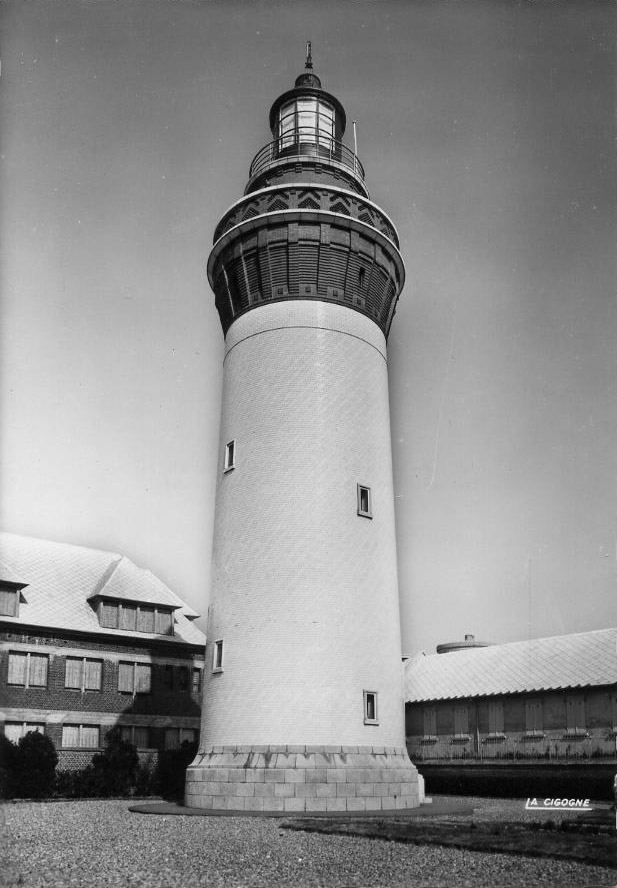 Ault-Onival.- Le phare. -La Cigogne