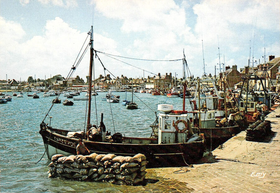 BARFLEUR - Le port : le débarquement des moules. - Ed. Le Goubey