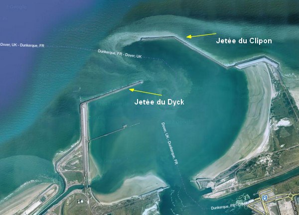 L’avant-port Ouest : à gauche la jetée du Dyck, à droite la jetée du Clipon