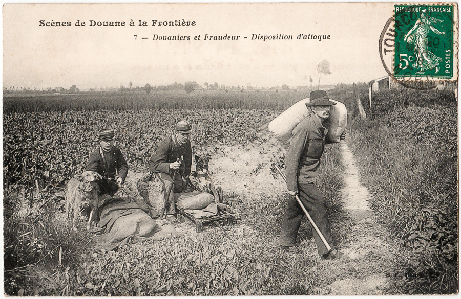 Scènes de Douane à la frontière 7 - Douaniers et Fraudeurs - Disposition d'attaque - B.F., Paris 1908