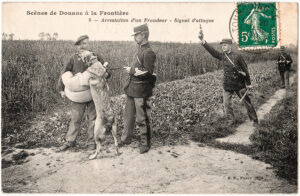 Scènes de Douane à la frontière 8 - Arrestation d'un Fraudeur - Signal d'attaque - B.F., Paris 1908