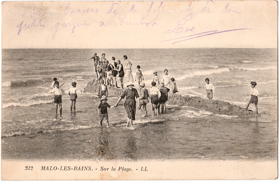 312 MALO-LES-BAINS. - Sur la Plage. - LL, cachet de la poste 1924