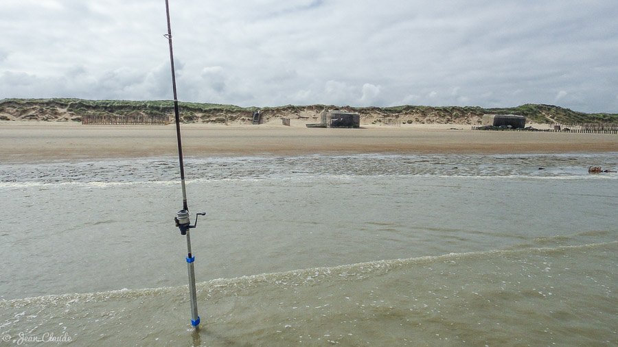 Vue sur la plage des Ecardines - à droite les blockhaus et les anciens bouchots