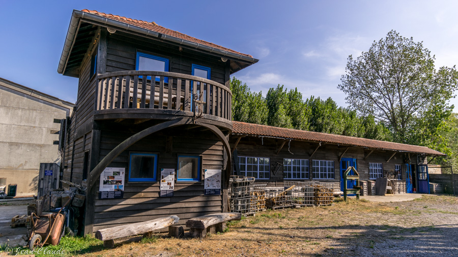 Bureau des charpentiers - association Tourville