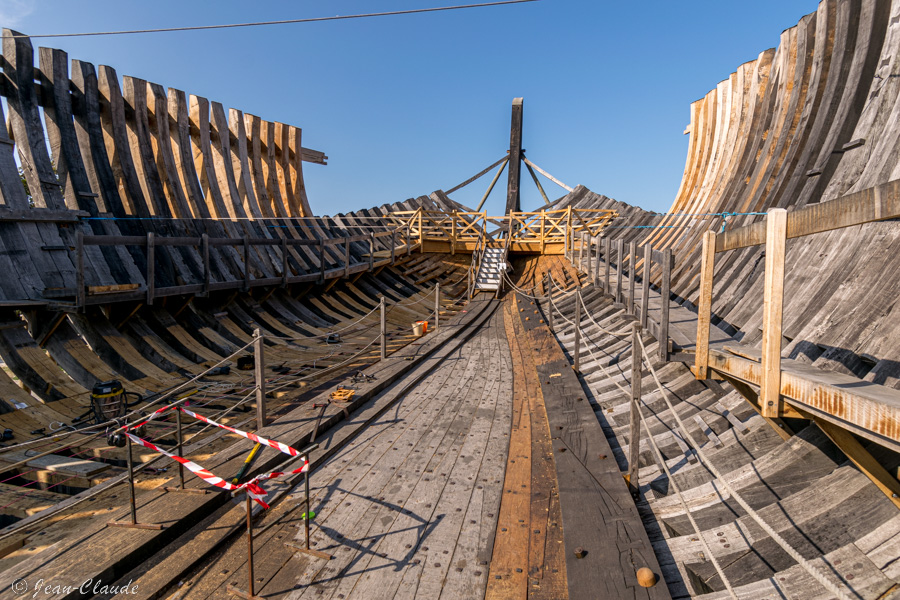 Le Jean-Bart - Vue intérieure, au fond la proue