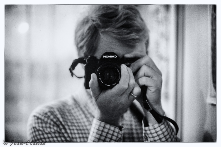 Autoportrait en mode photographe amateur, 1982