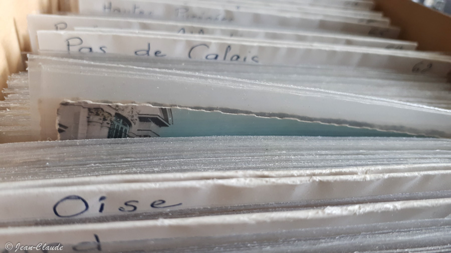 Collection de cartes postales en boite et sous plastiques