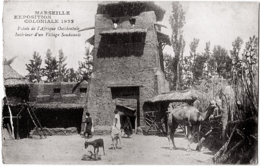 MARSEILLE - EXPOSTION COLONIALE 1922 Palais de l'Afrique Occidentale - Intérieur d'un Village Soudanais