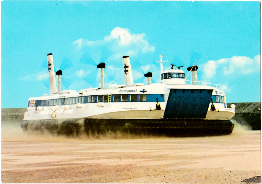 6232/A.10 - HOVERCRAFT Boulogne-Le-Portel - Douvres - L'un des hovercrafts SR N4 qui assurent le service régulier SEASPEED entre Le Portel (Boulogne) et Douvres en 35mn. Vitesse maxi : 143 km/h - Capacité 250 Passagers et 33 voitures.