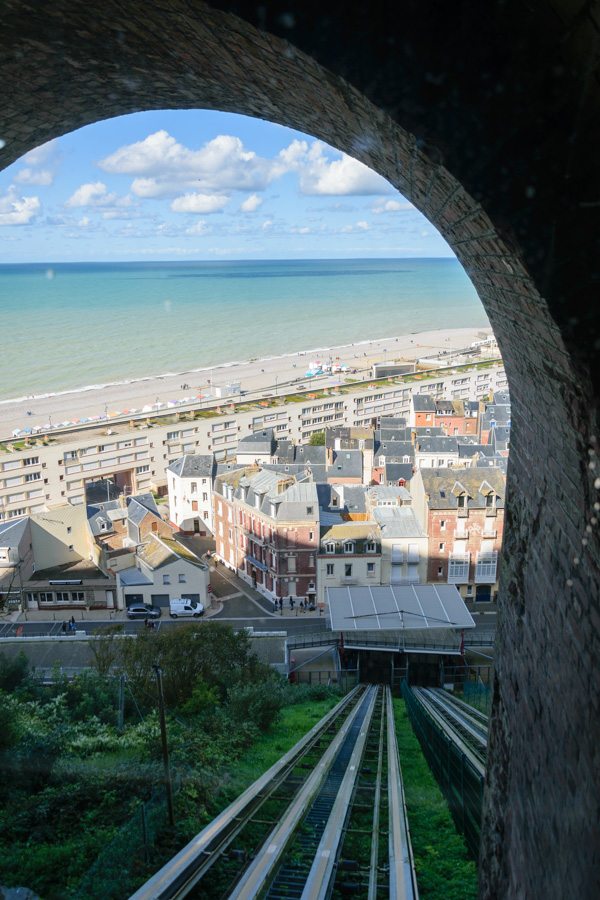 La station inférieure et la ville du Tréport depuis le tunnel