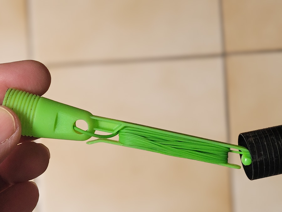 Réserve d'élastique enroulé sur le cône échelle.