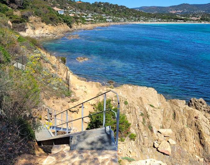Pêcher du bord à Bormes-les-Mimosas : un décor de rêve, une réalité plus exigeante